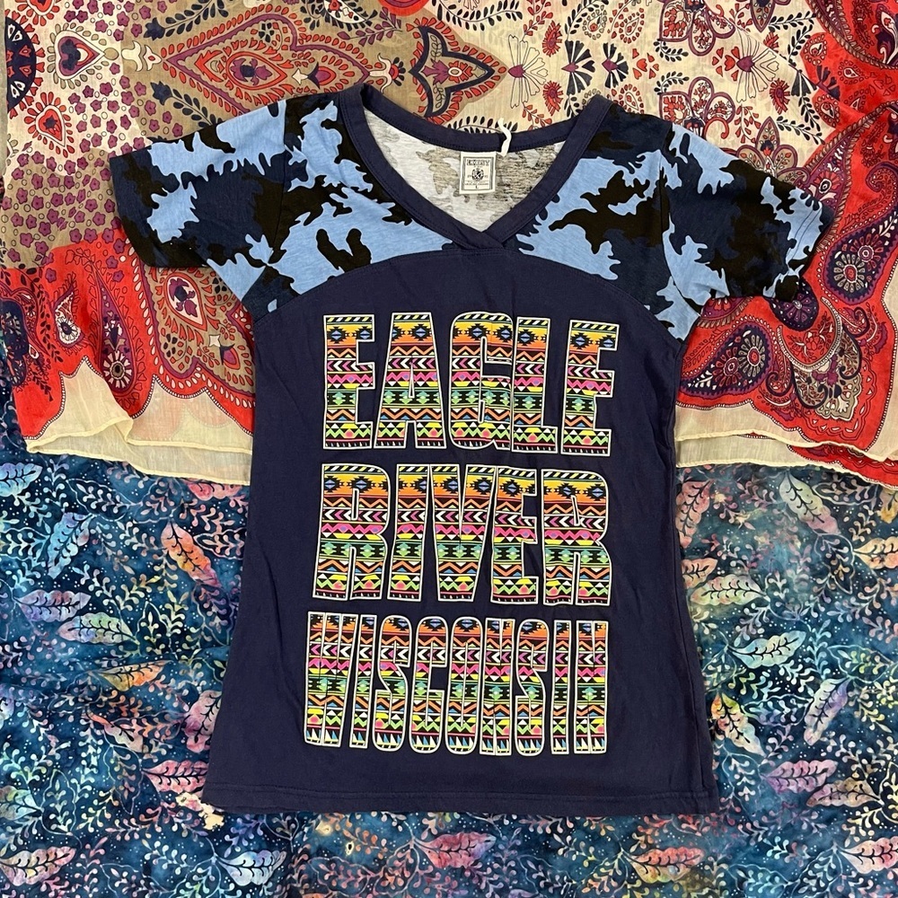 Exist Eagle River Wisconsin Tribal and Camo short sleeve raglan size Large